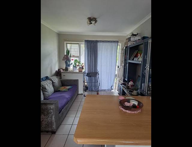 2 BEDROOM APARTMENT FOR SALE IN UITZICHT